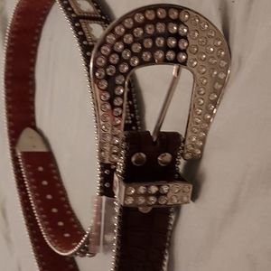 Woman's fancy rhinestone belt new never been worn with tags on it